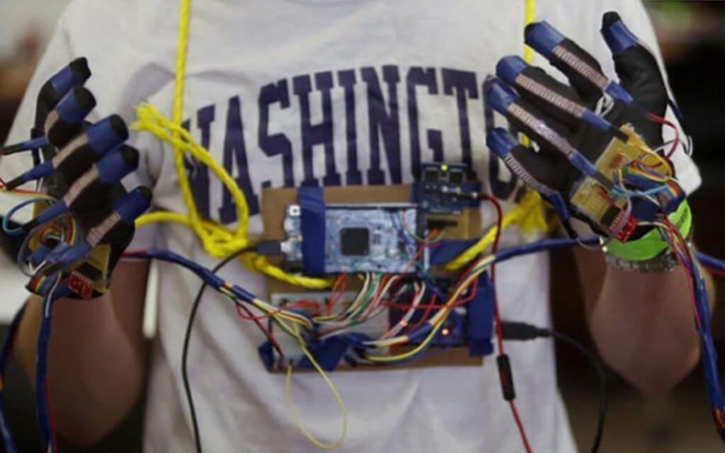 tech gloves for those with speaking disability that translate sign language