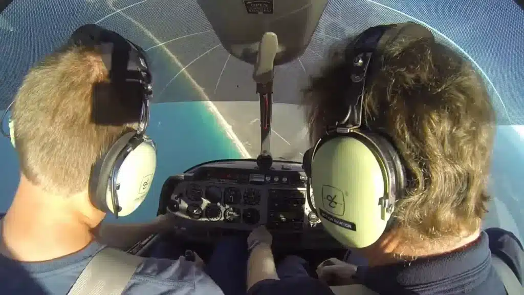 Scary-aircraft-stall-footage-shows-trainee-pilot-experience