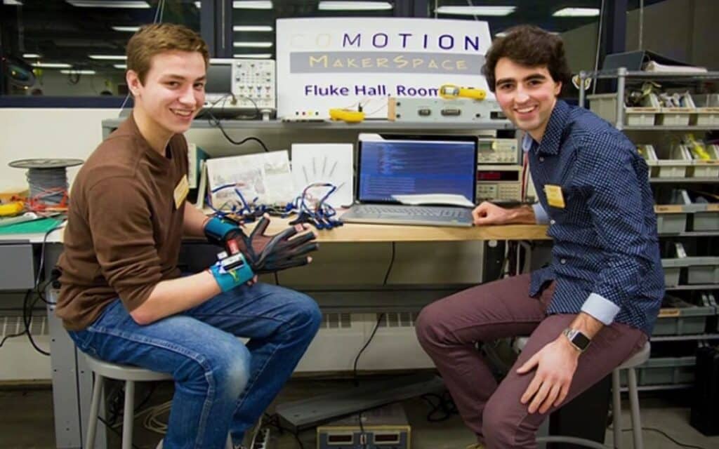 tech gloves for those with speaking disability that translate sign language