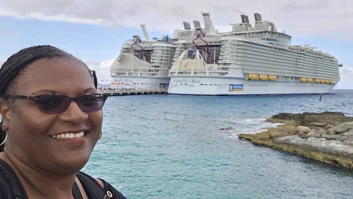us-woman-cruise-ship-life-monthly-bills