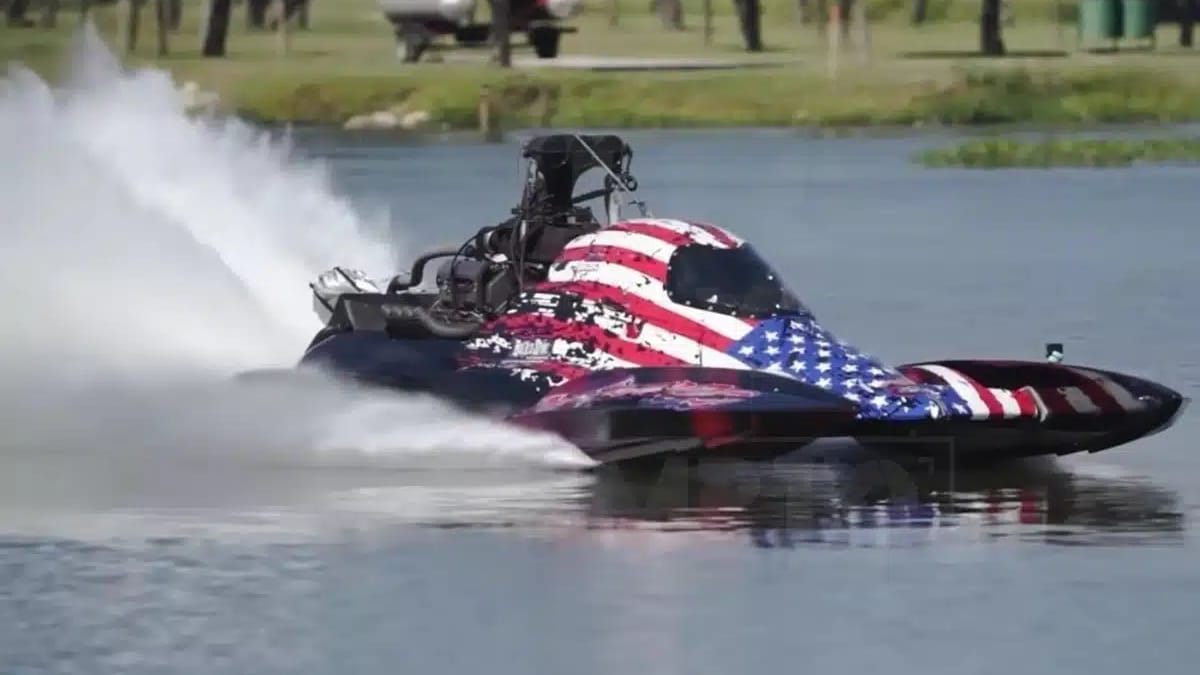 10,000HP drag racing boat clad in stars and stripes sets new speed record