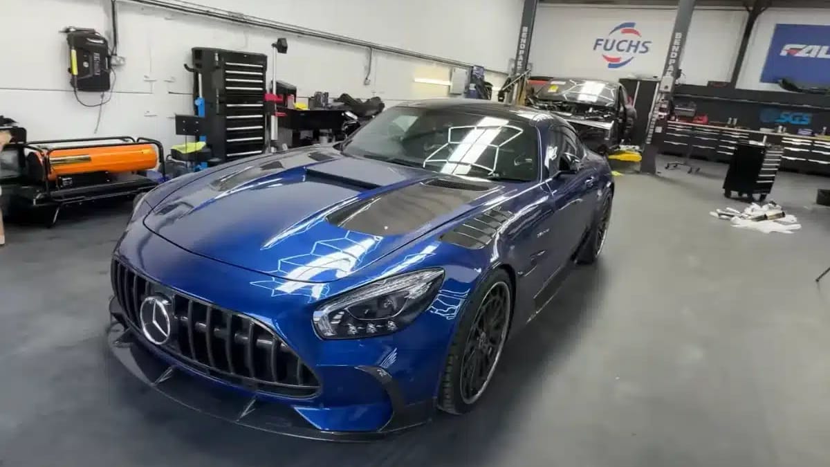 Man takes an unusual, broken AMG GT to Mercedes and doesn't come away ...