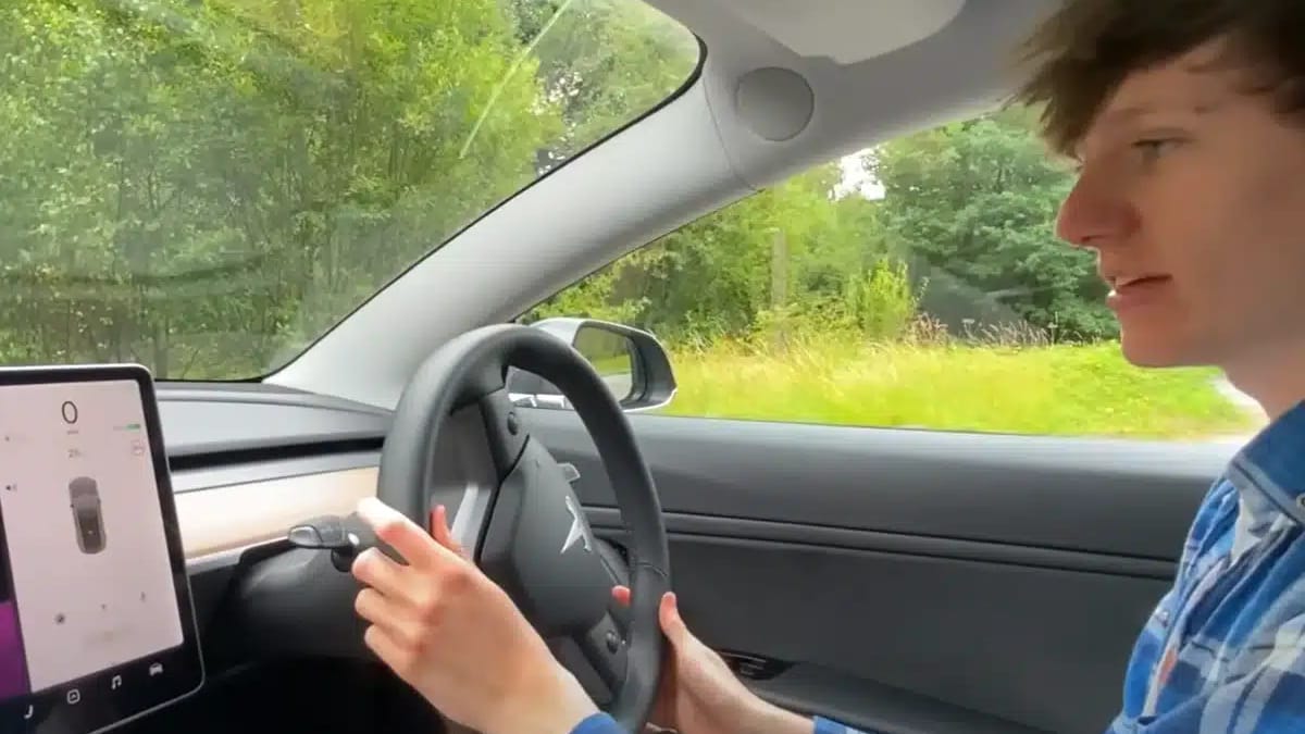Man driving Tesla Model 3 on autopilot blocked out all the cameras to ...
