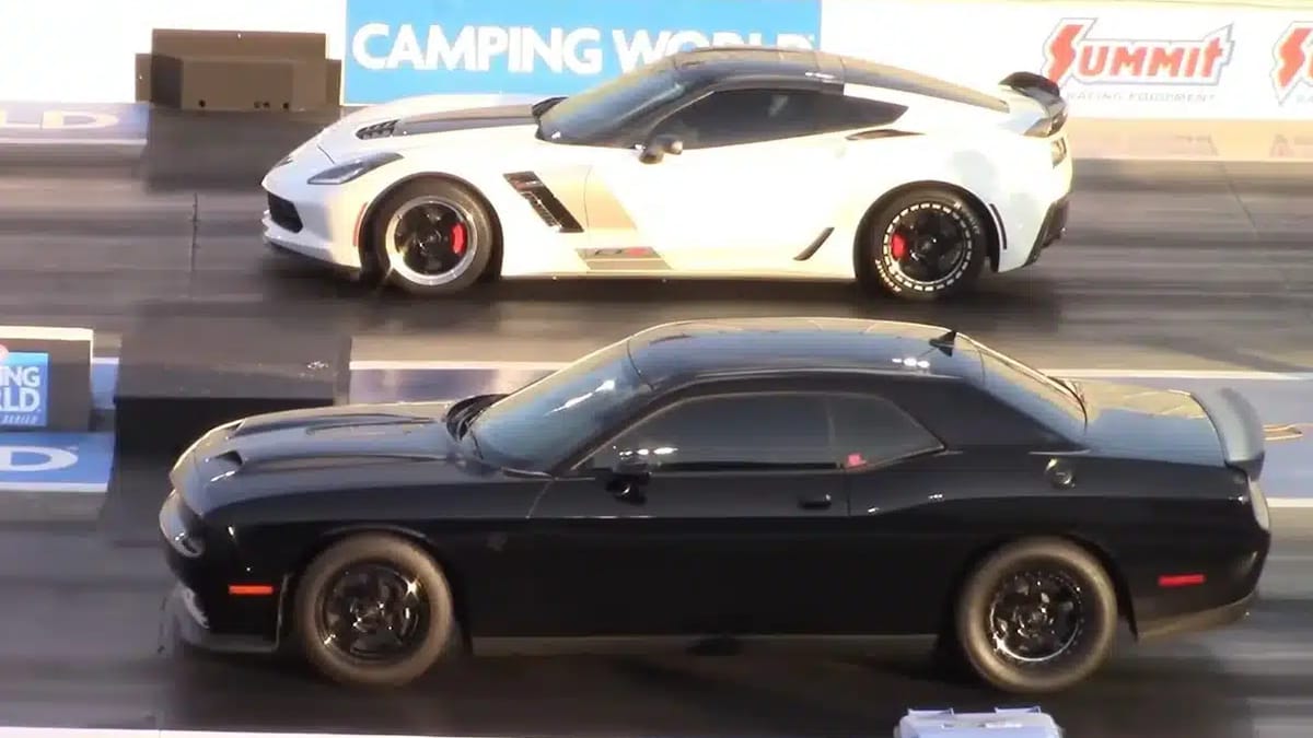 Chevy Corvette Z06 drag raced a Dodge Challenger SRT Hellcat and it was ...