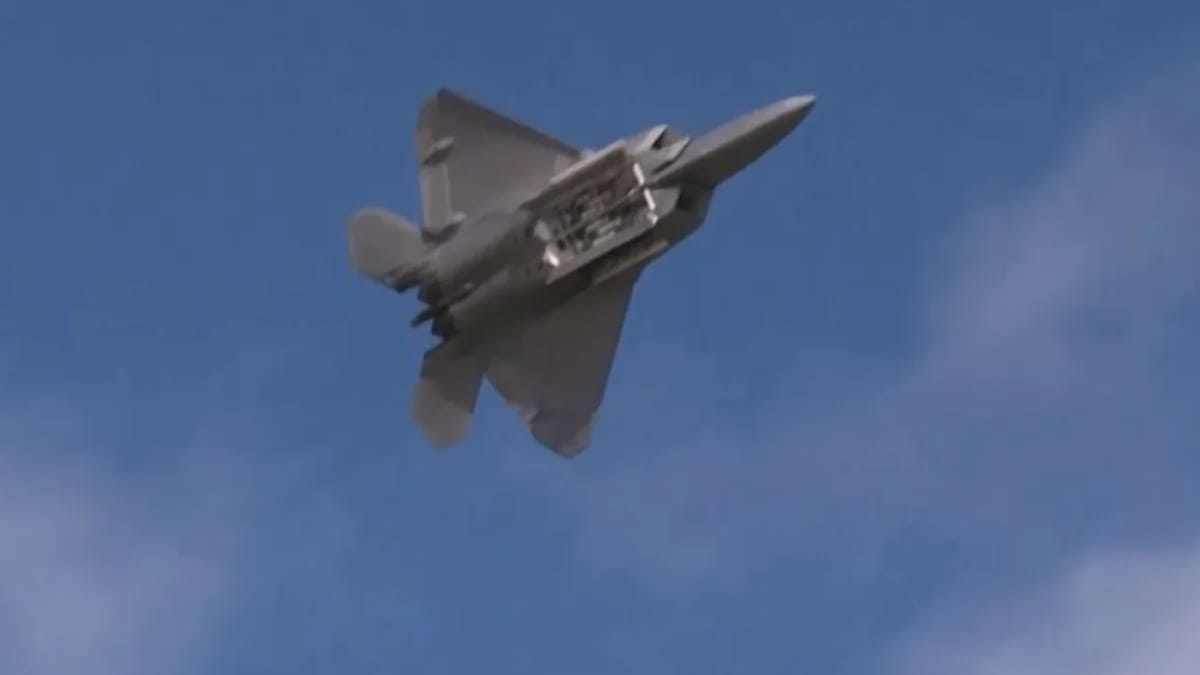 F-22 Raptor defies gravity in footage that makes your stomach turn just ...