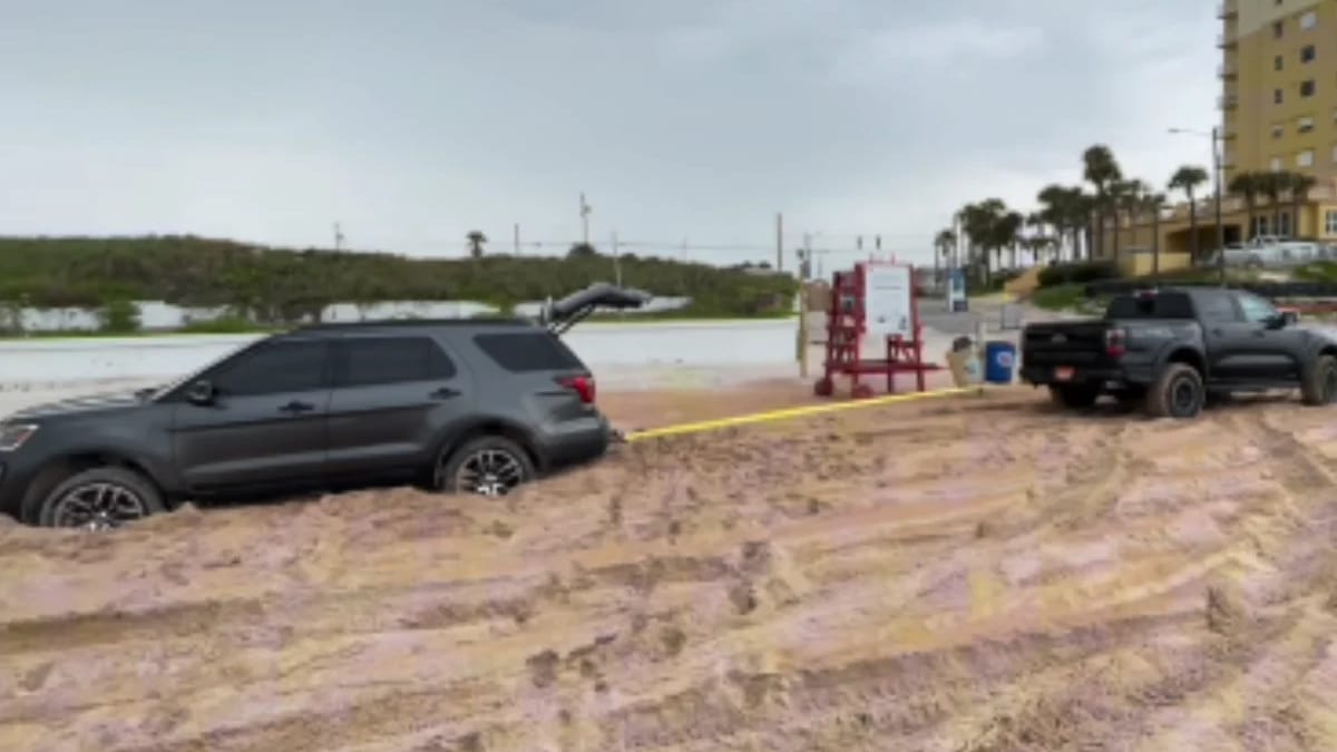 Two vehicles stuck in Florida sand after botched Ford Ranger Raptor ...