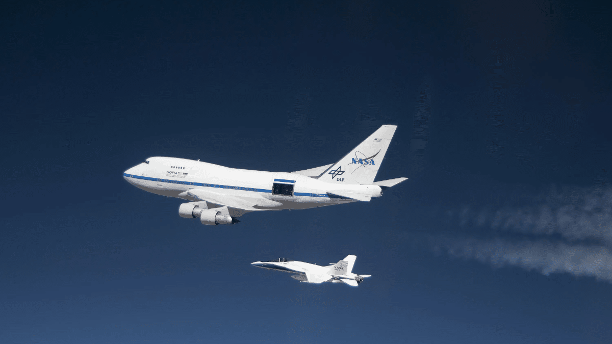 Boeing jumbo jet that's also a NASA space observatory is a sight