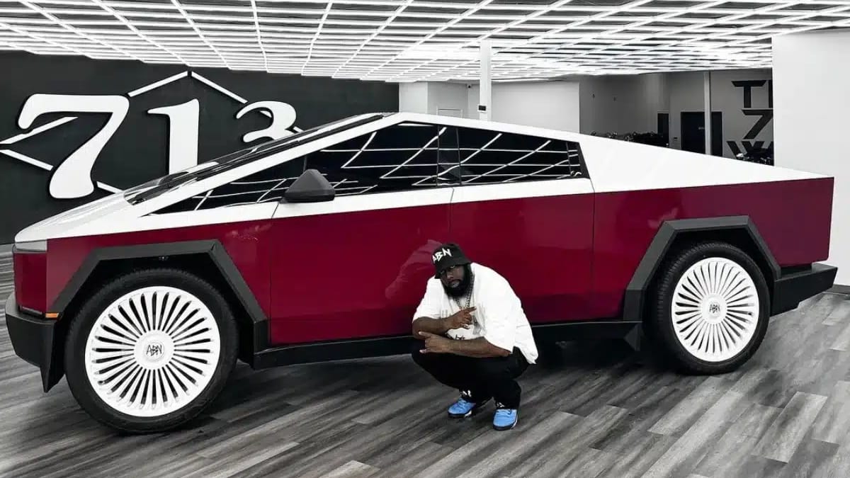 Rapper has color-matched his Cybertruck to his two Maybachs