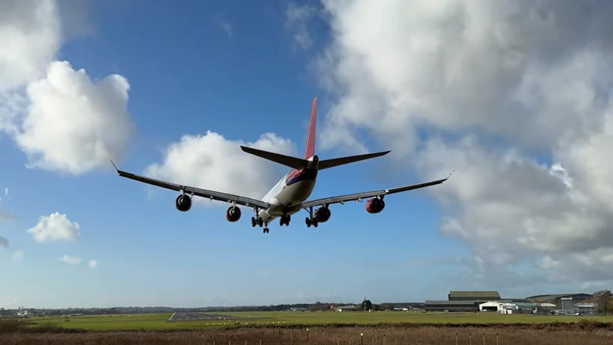 Temu Airbus A340 performs spectacular reverse thrust landing on a rain ...