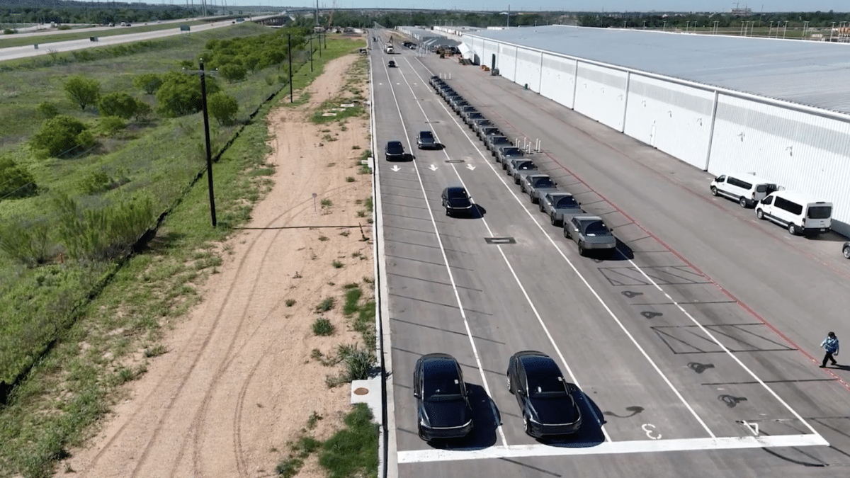 Tesla cars made at the Texas Gigafactory now drive themselves to the ...