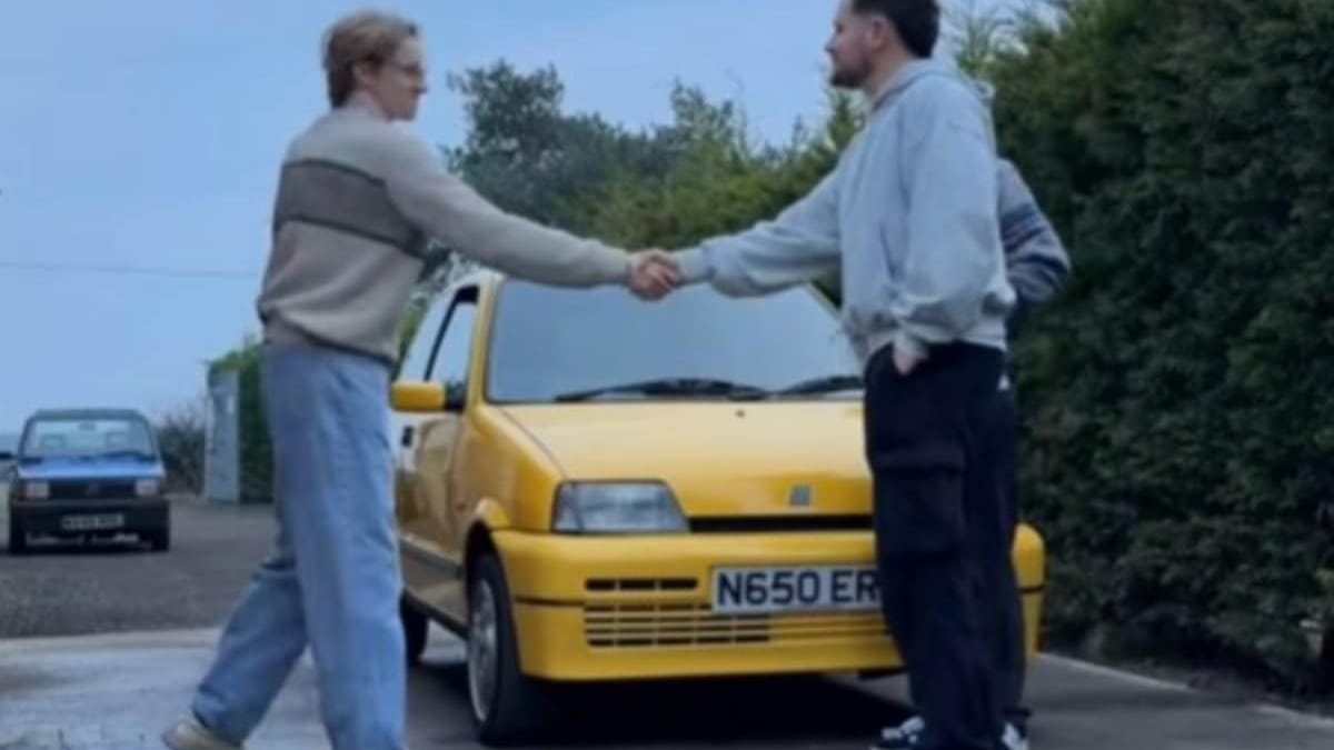 Guys buy the iconic Fiat Cinquecento from The Inbetweeners and it ...
