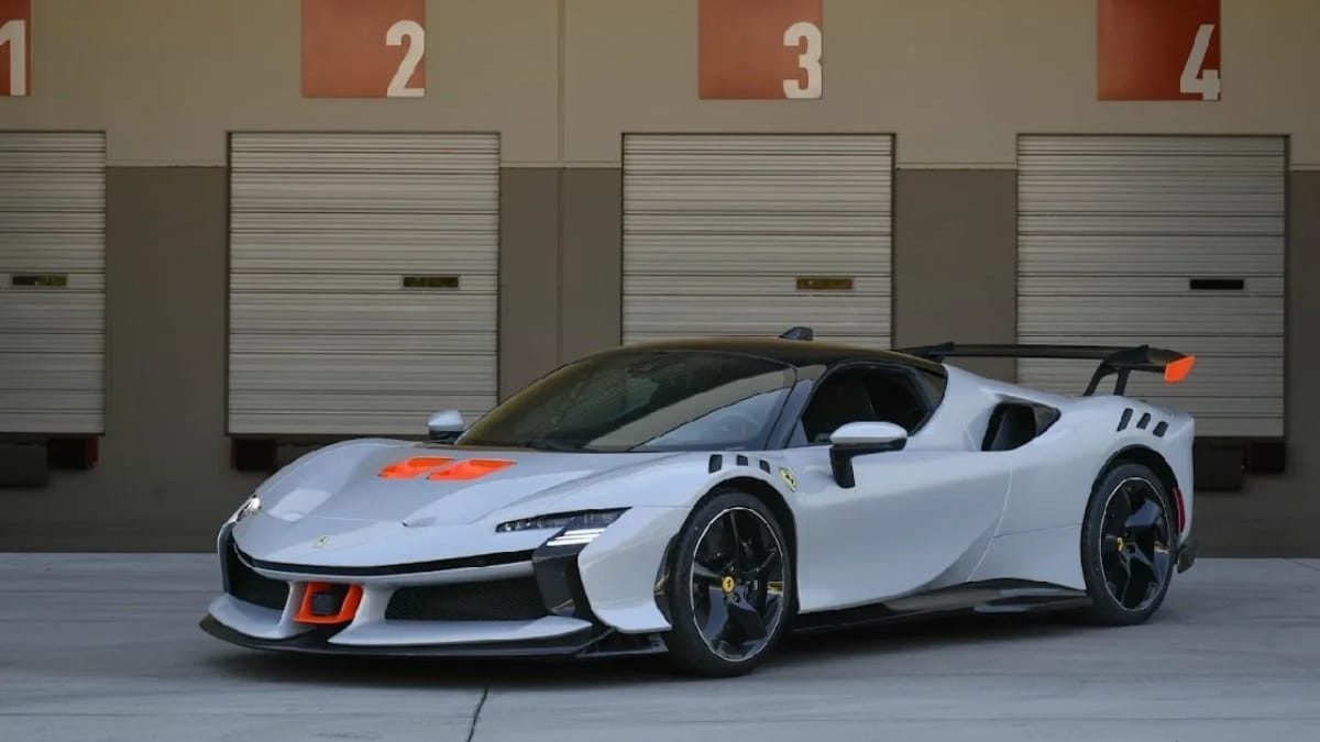 This-Ferrari-SF90-XX-was-first