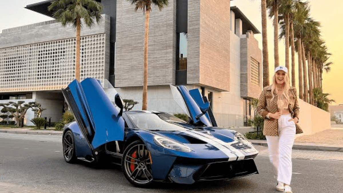 supercar-blondie-visited-40m-dubai-mansion-that-has-the-most