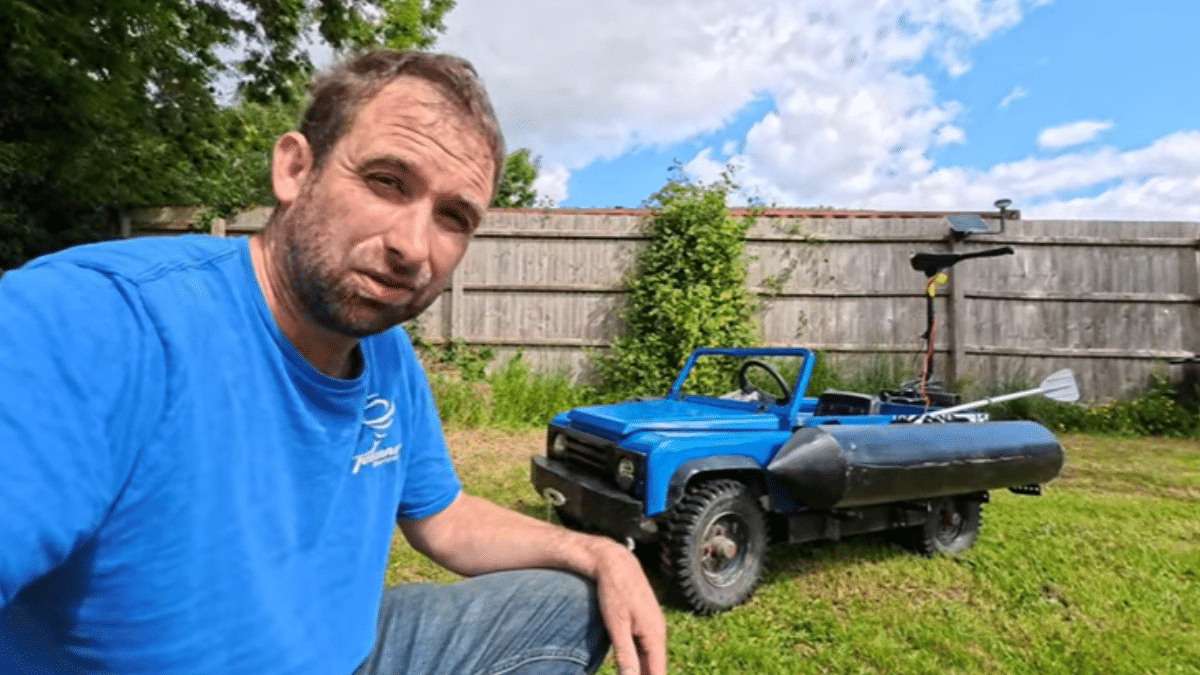 English dad transforms his sons mini Land Rover into an amphibian ...