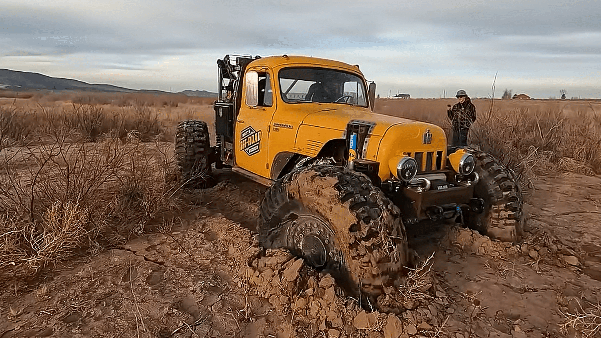 Vehicle recovery team in Utah try to save car stuck in mud lake but end ...
