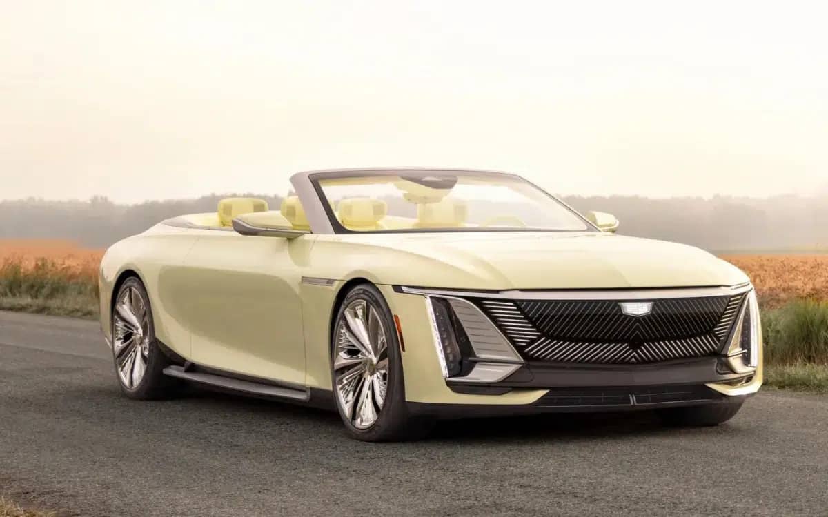 new-cadillac-sollei-concept-looks-to-be-redefining-luxury-for-passengers