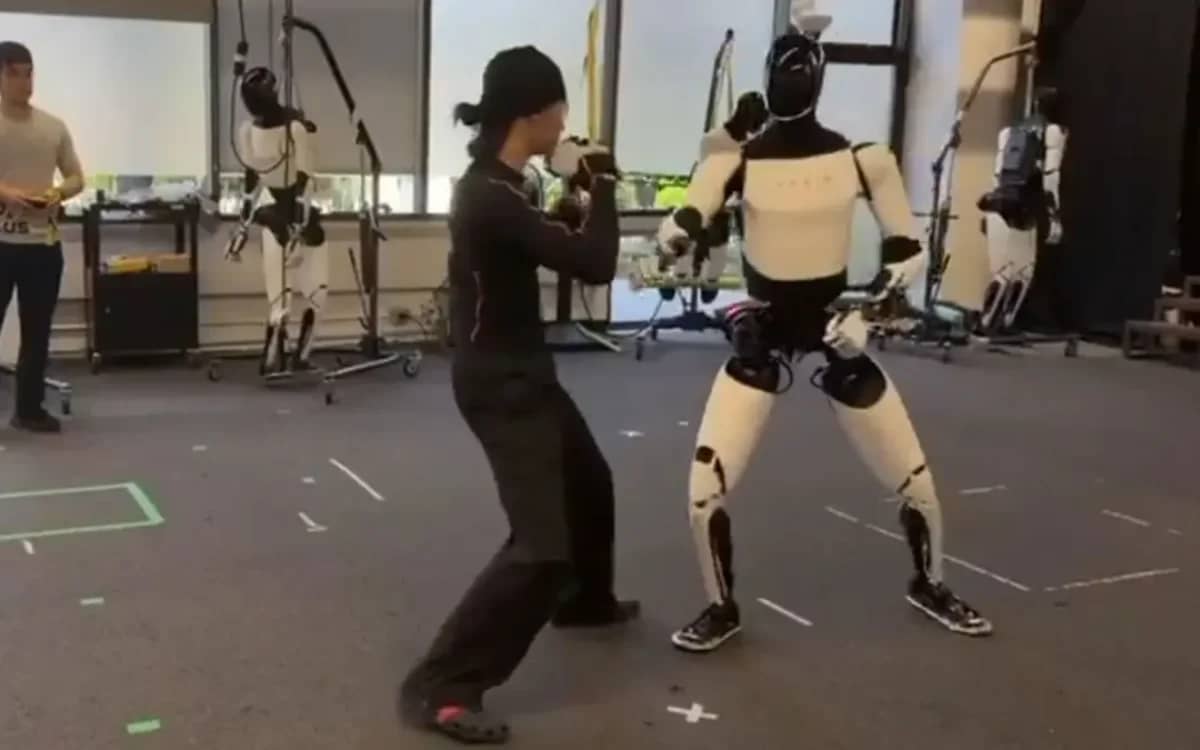 teslas-optimus-humanoid-robot-performs-kung-fu-in-wild-new-video