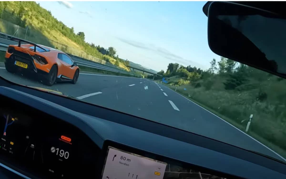 cheapest-tesla-model-s-lamborghini-huracan-performante-autobahn-acceleration