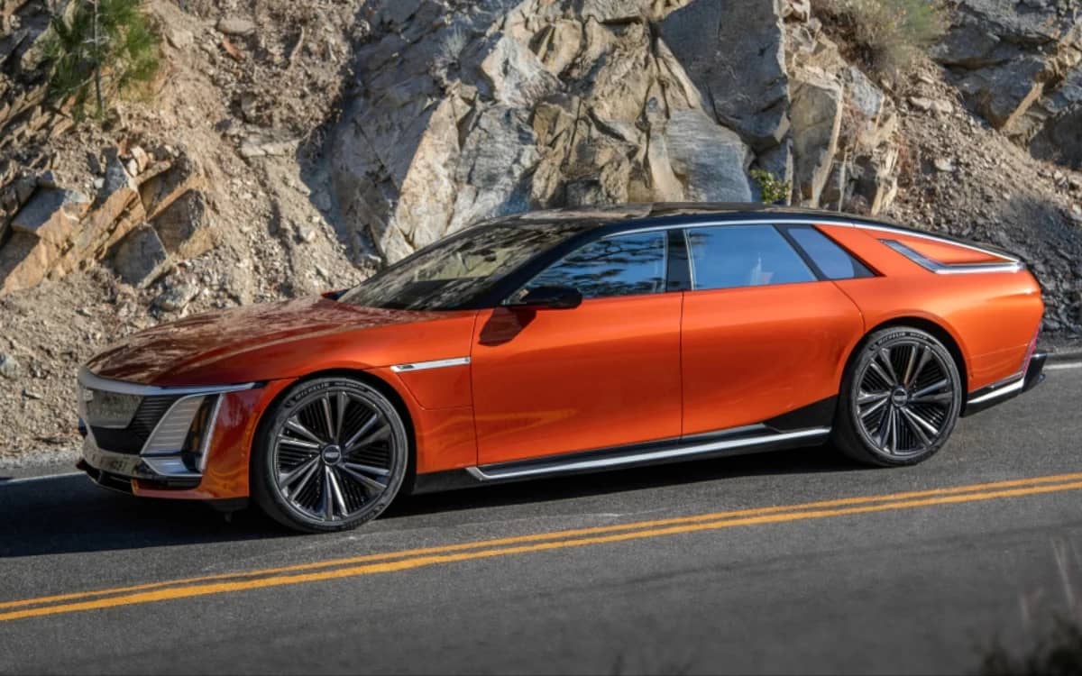 australian-flies-to-detroit-to-buy-one-million-ev-you-cant-drive-in-his-country