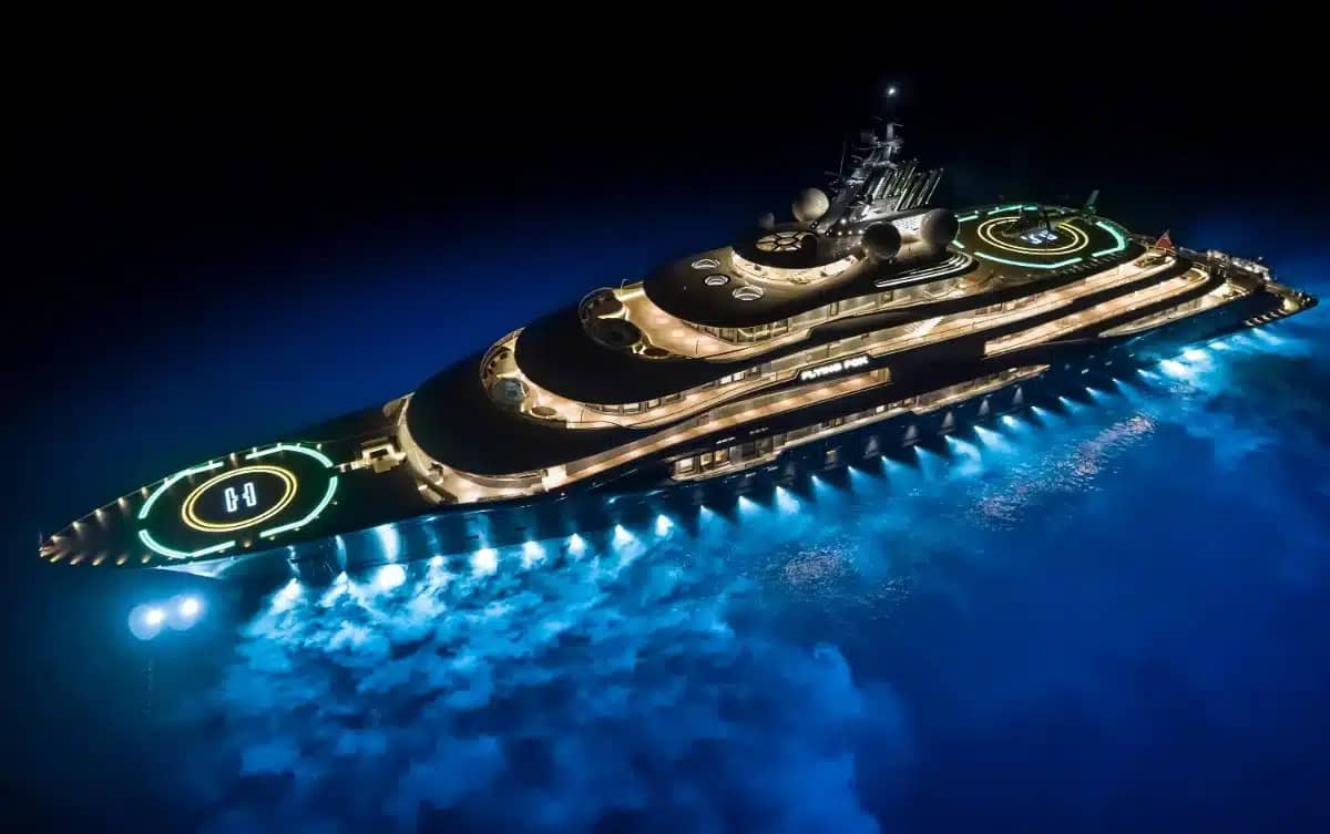 450m-yacht-flying-fox-abu-dhabi