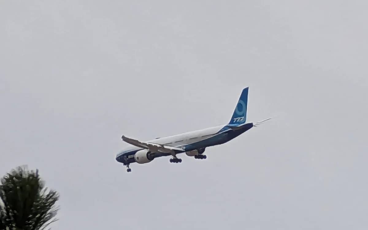 boeing-777x-performs-vertical-takeoff-dubai-airshow