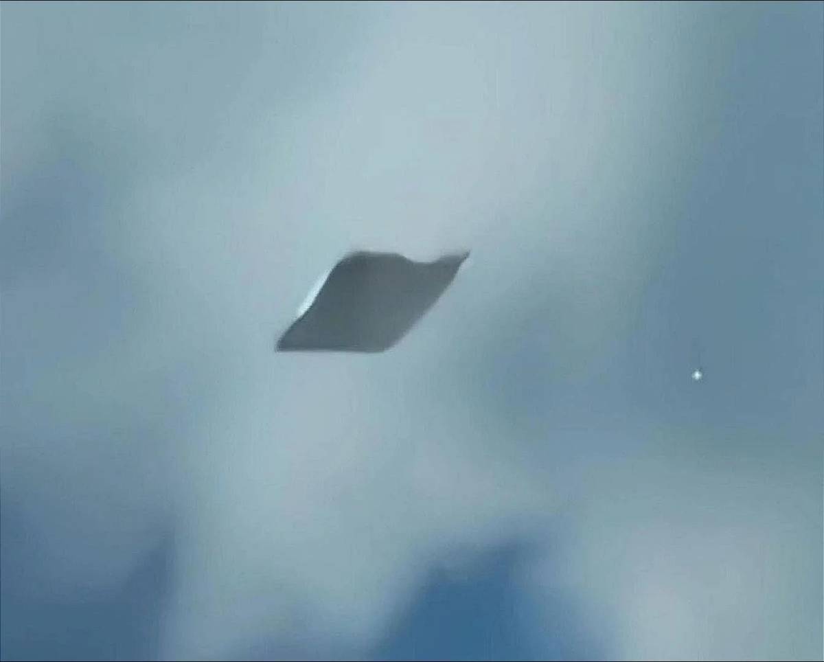 Colombian pilot flying at 12,500ft captured 'best UFO footage ever' and had its authenticity confirmed