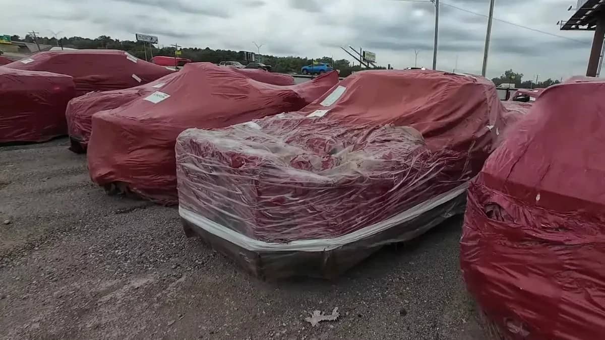 oklahoma-abandoned-cars-wrapped-red-bags
