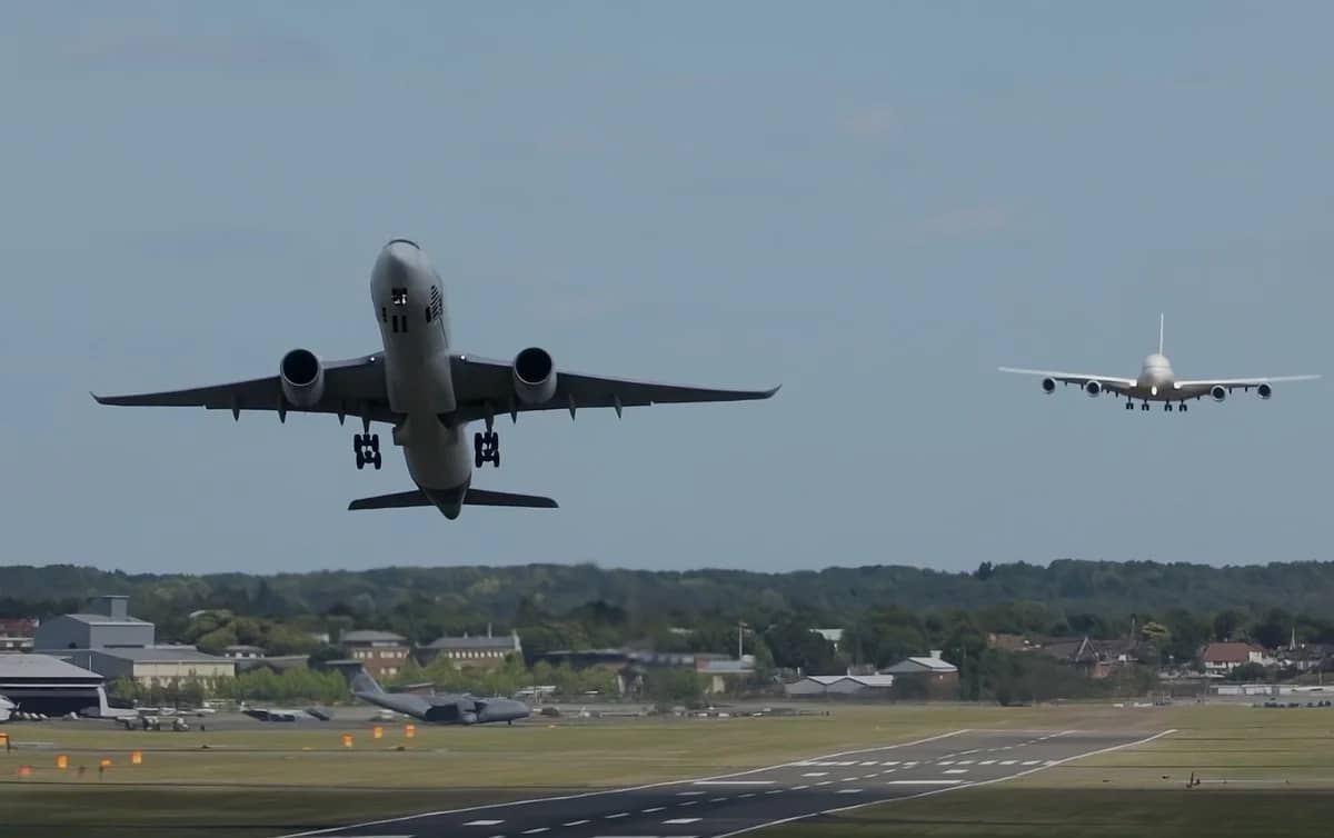 airbus-a380-lands-seconds-after-airbus-a350-takeoff-on-runway