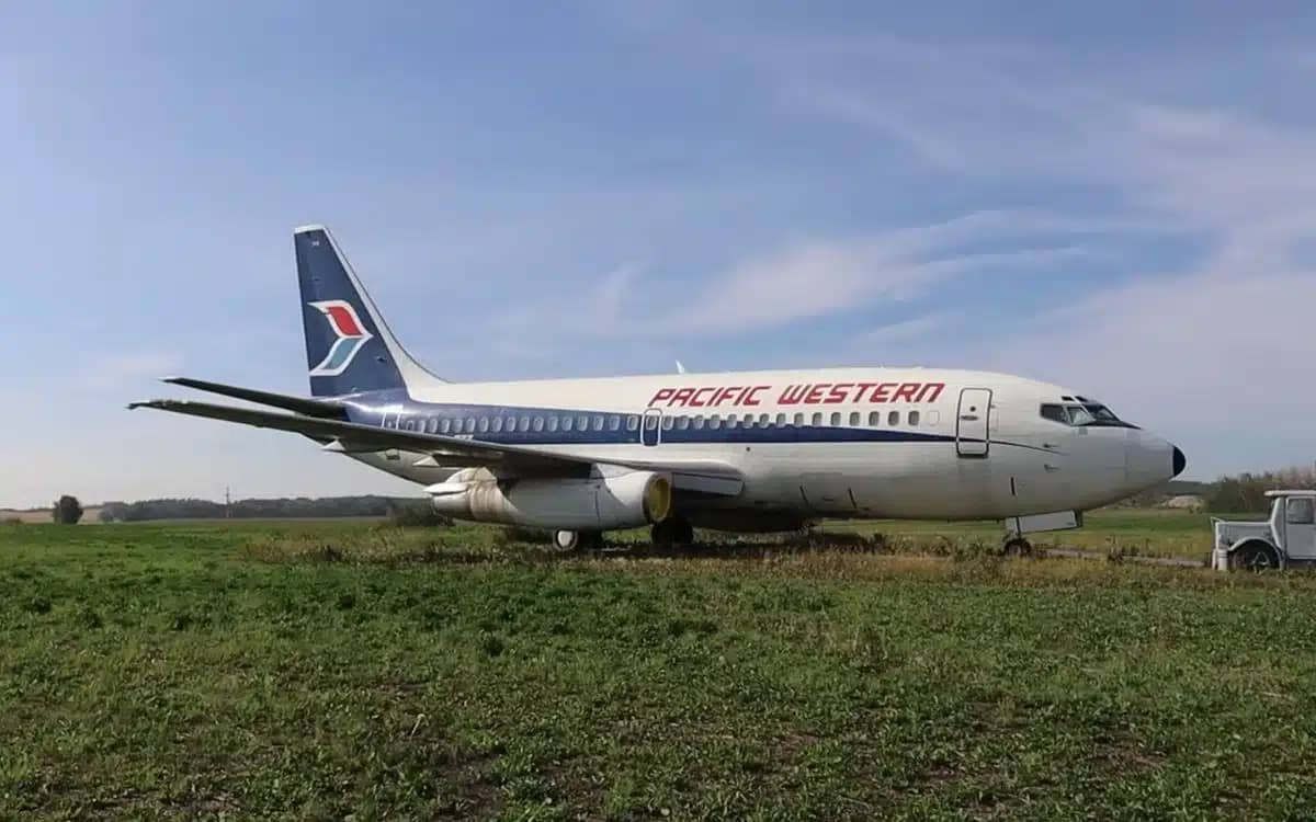 abandoned-boeing-737-plane-canada-google-maps-landmark