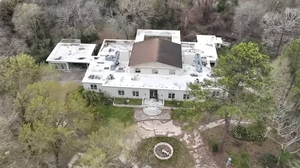 abandoned-cartel-mansion-mercedes-g-wagons