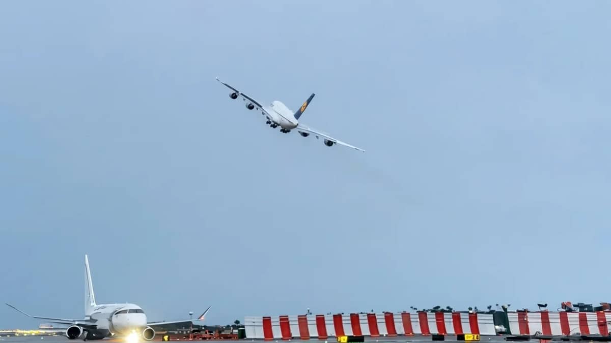 retiring-lufthansa-pilot-airbus-a380-maneuver