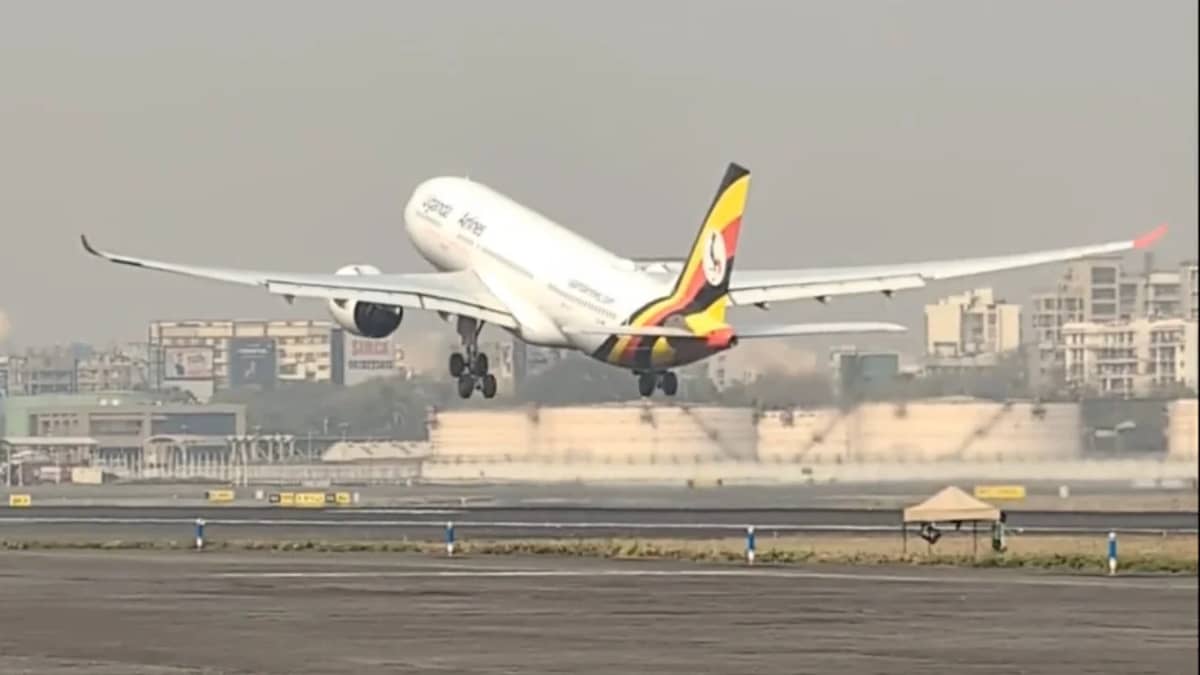 rare-airbus-a330-800-uganda-airlines-spotted