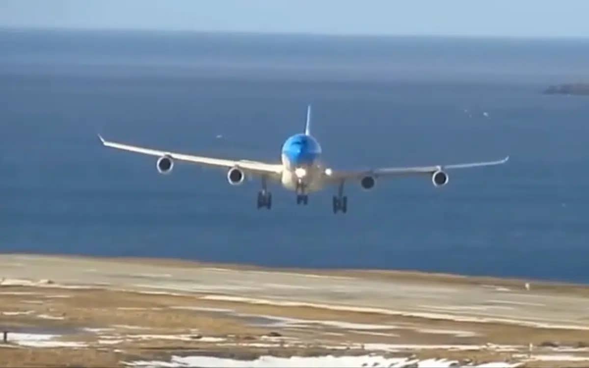 airbus-as340-pilot-performs-landing-in-heavy-winds-in-argentina