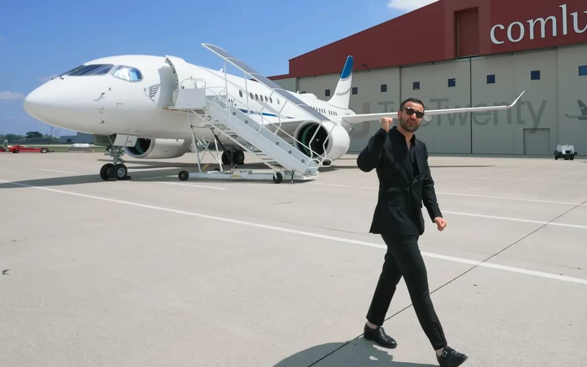 inside-80000000-airbus-private-jet-with-bedroom-suite