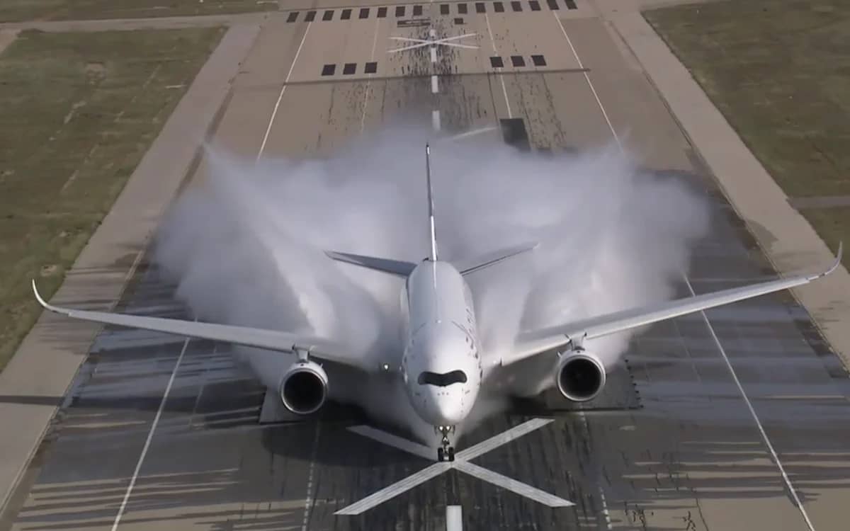 airbus-puts-jets-through-ultimate-water-test-with-video