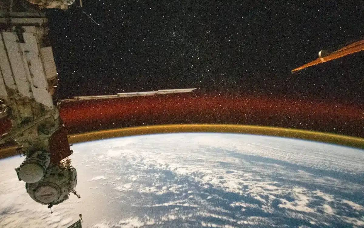Astronaut takes awe-inspiring picture of Earth’s airglow from space