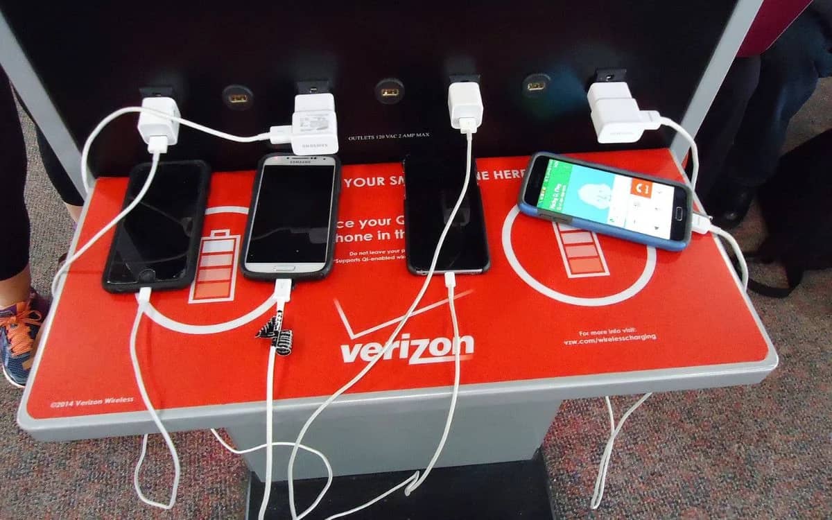The airport charging station habit that a security expert and the FBI both want you to stop immediately