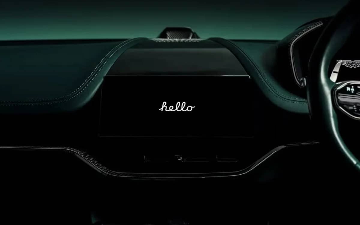 aston-martin-let-apple-take-over-its-vanquish