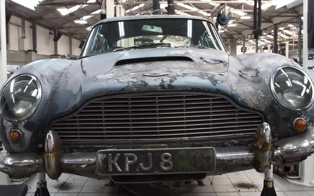aston-martin-db5-left-to-rot-for-50-years-restored-huge-profit