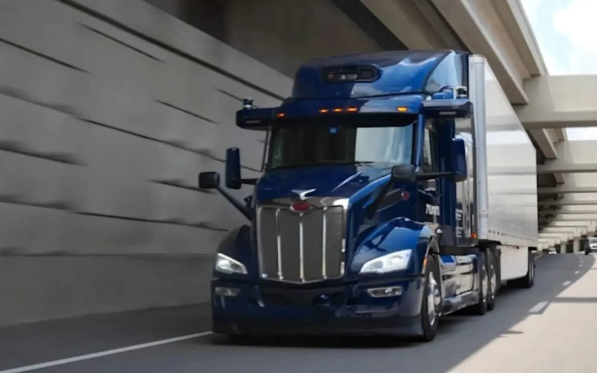 aurora-driverless-trucks-1000-mile-freight-run