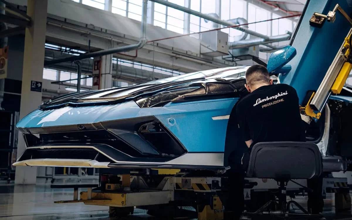 lamborghini-restart-aventador-production-ship-sank