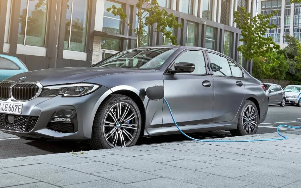what-happens-decide-stop-charging-plug-in-hybrid-car