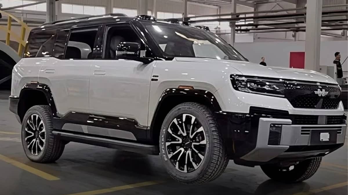 chinese-suv-byd-lift-wheels-video