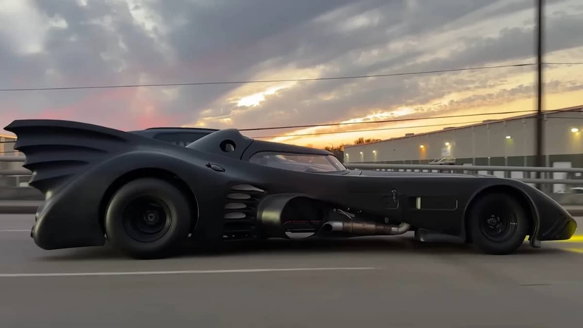 road-legal-batmobile-1989-replica-movie-car