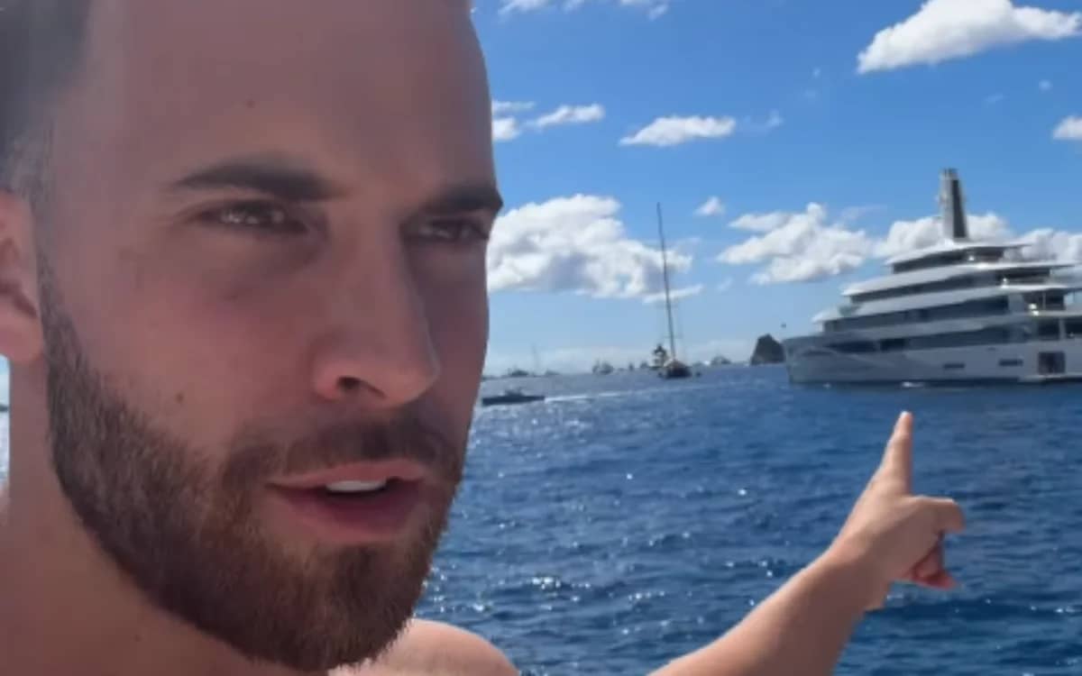 florida-man-humbled-on-100-ft-boat-by-billionaires-yachts