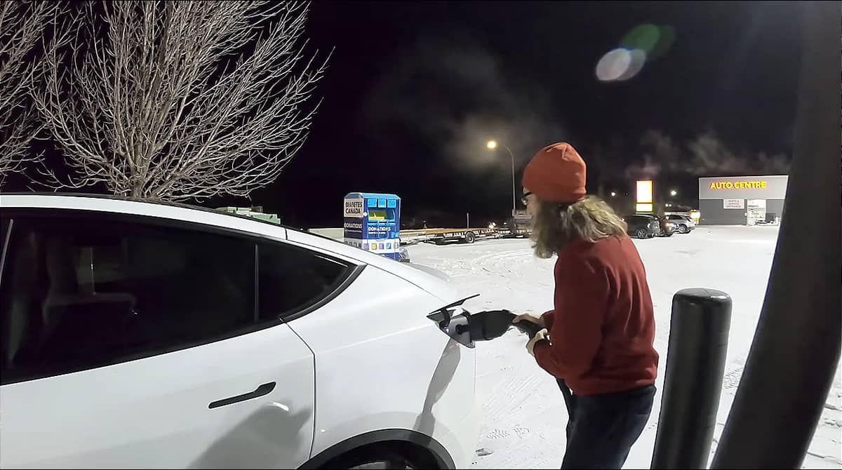 canada-man-test-tesla-model-y-supercharging-cold-weather