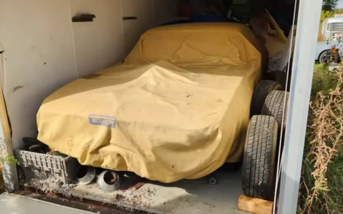 illinois-trailer-untouched-since-the-1990s-was-opened-and-inside-was-an-ultra-rare-muscle-car