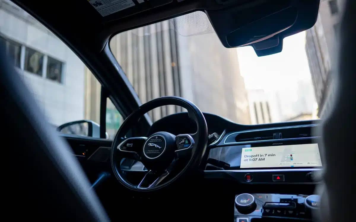 british-man-shocked-by-self-driving-taxi-in-la
