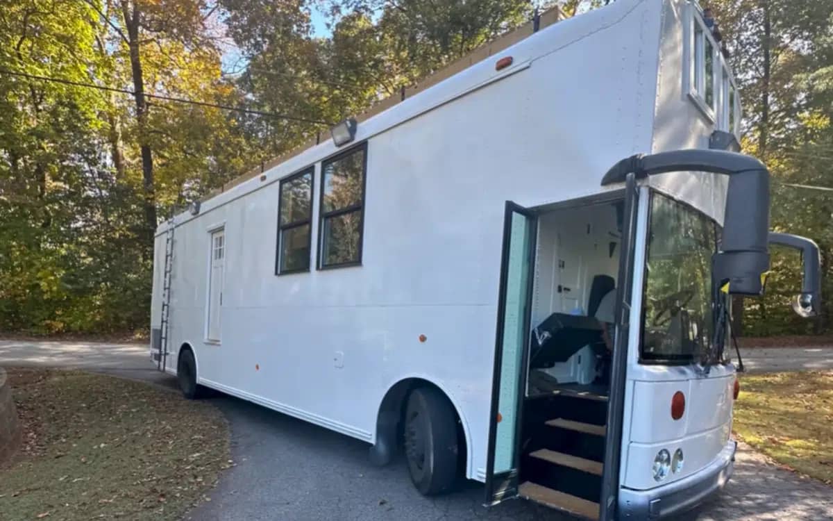 turning-40-foot-full-sized-school-bus-into-tiny-home