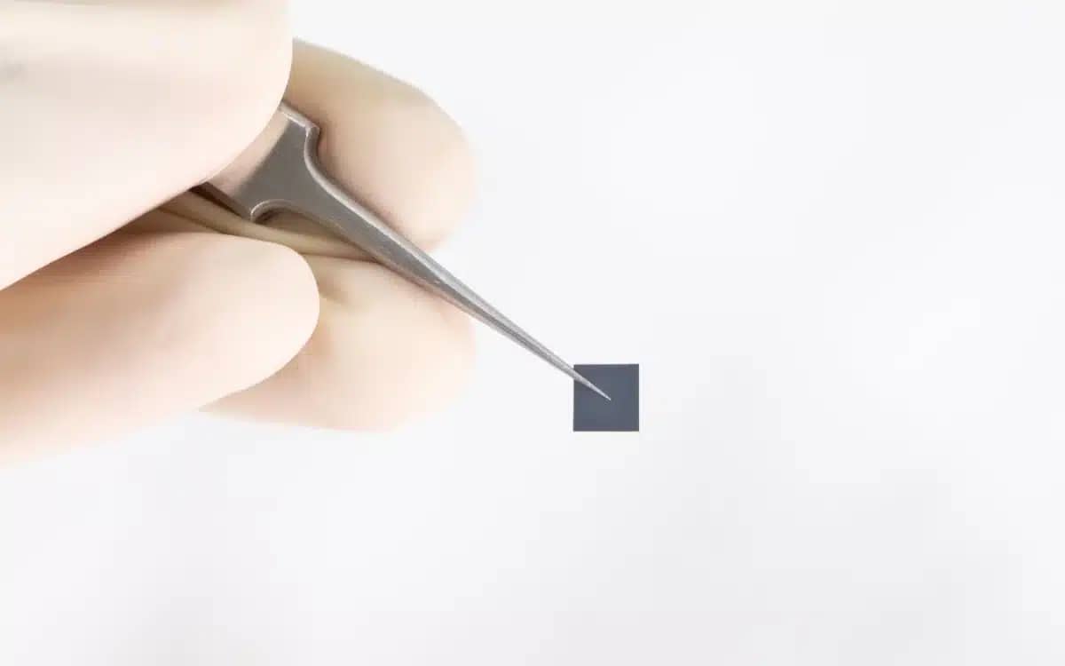 Revolutionary battery tech could allow iPhones to last 100 hours on a single charge 